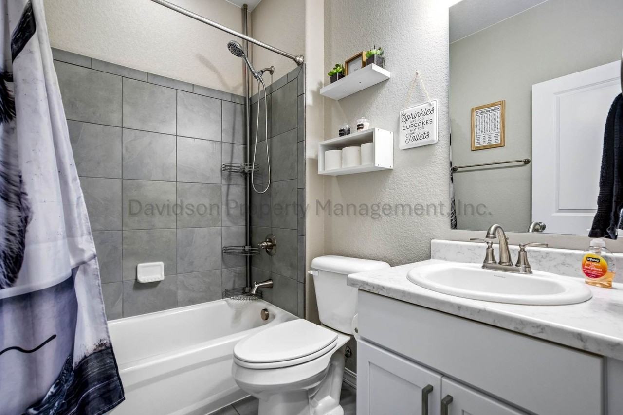 8747 Bynum Dr - Photo 3 of 20