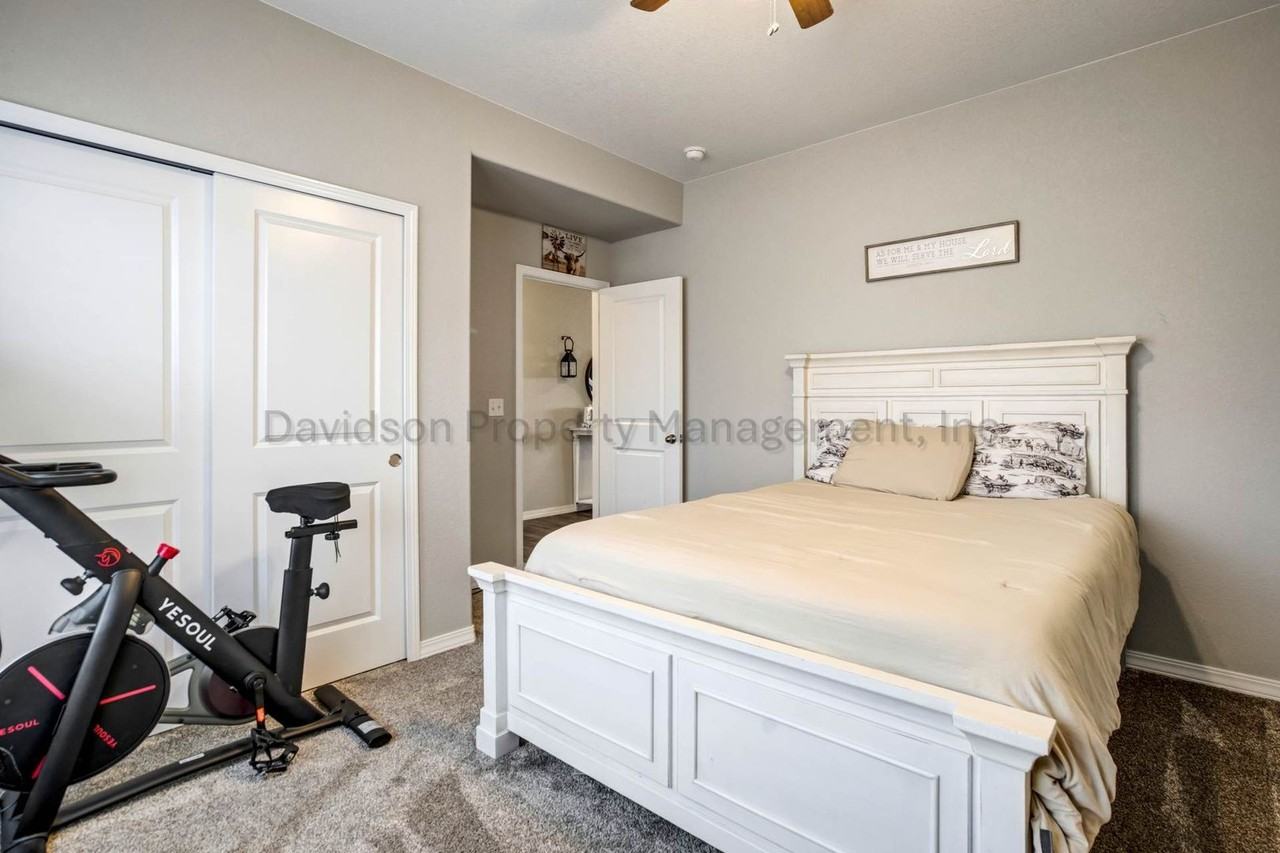 8747 Bynum Dr - Photo 4 of 20