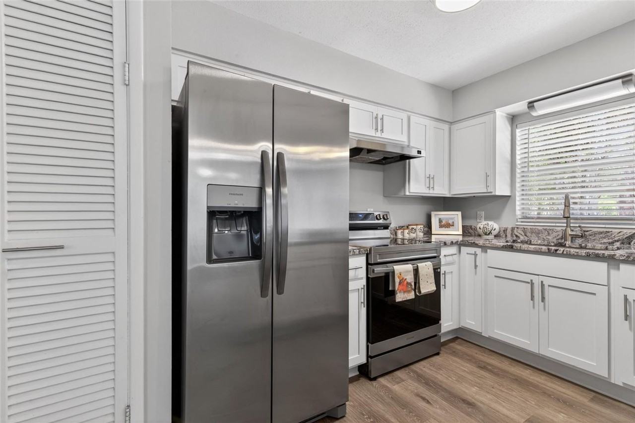 3907 Nw 21st St - Photo 5 of 30