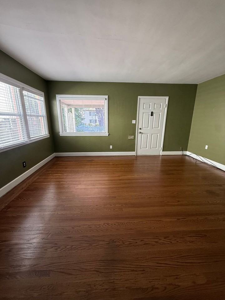 2308 N St - Photo 4 of 11