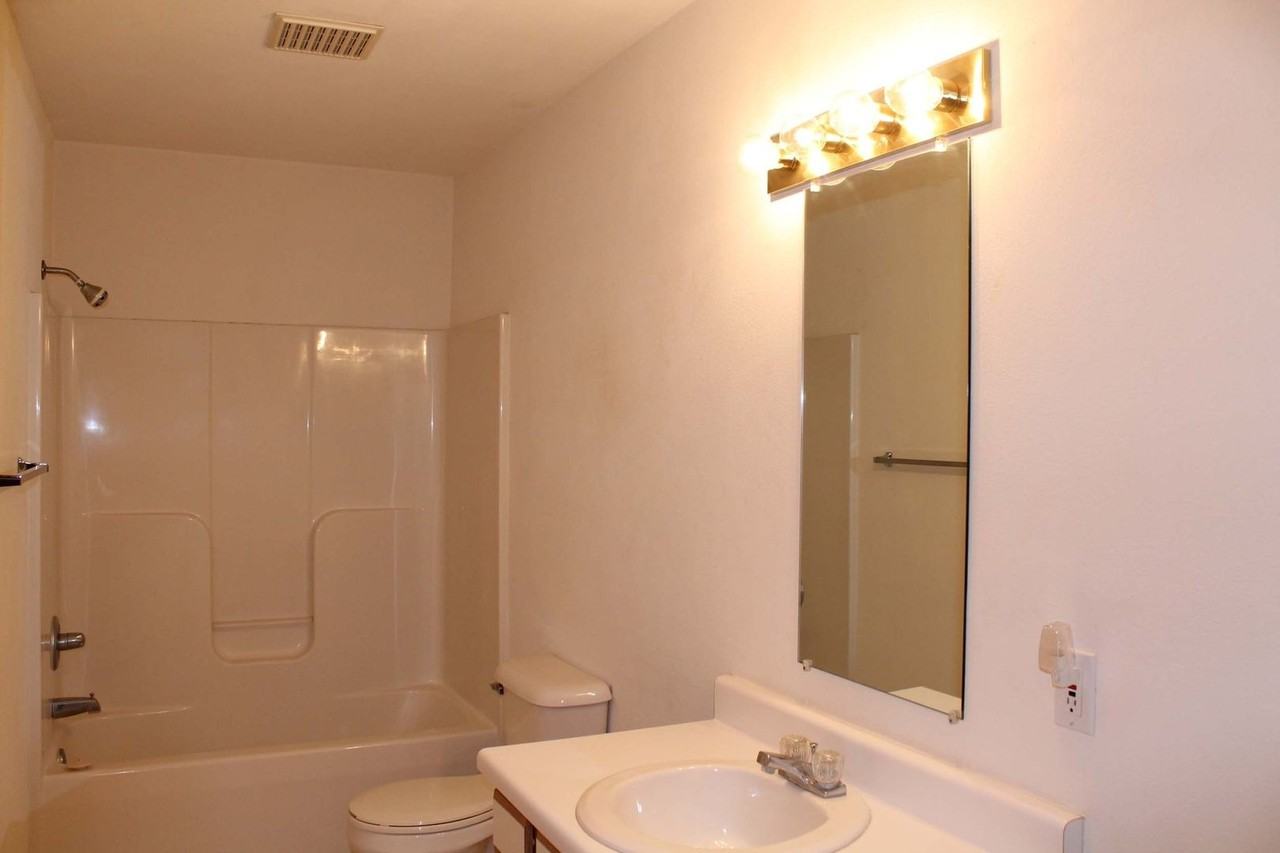 3422 Midvale Dr #2 - Photo 3 of 10