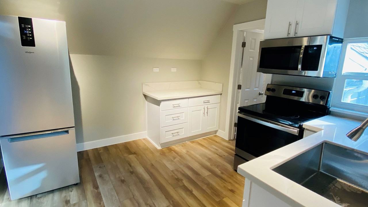 411 Bond St, Astoria, OR 97103 - Photo 2 of 7
