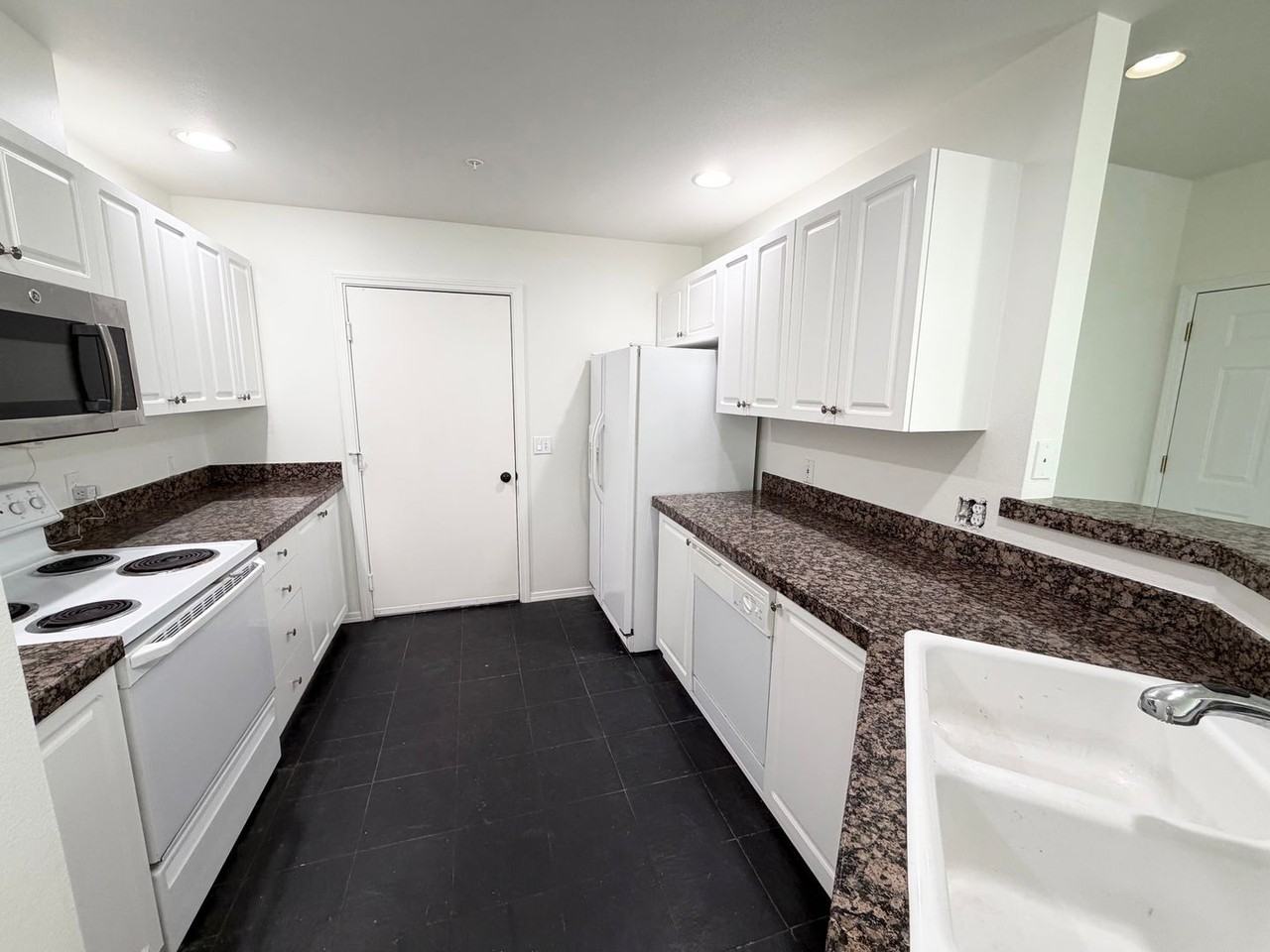 2036 Newport Way Nw - Photo 5 of 20