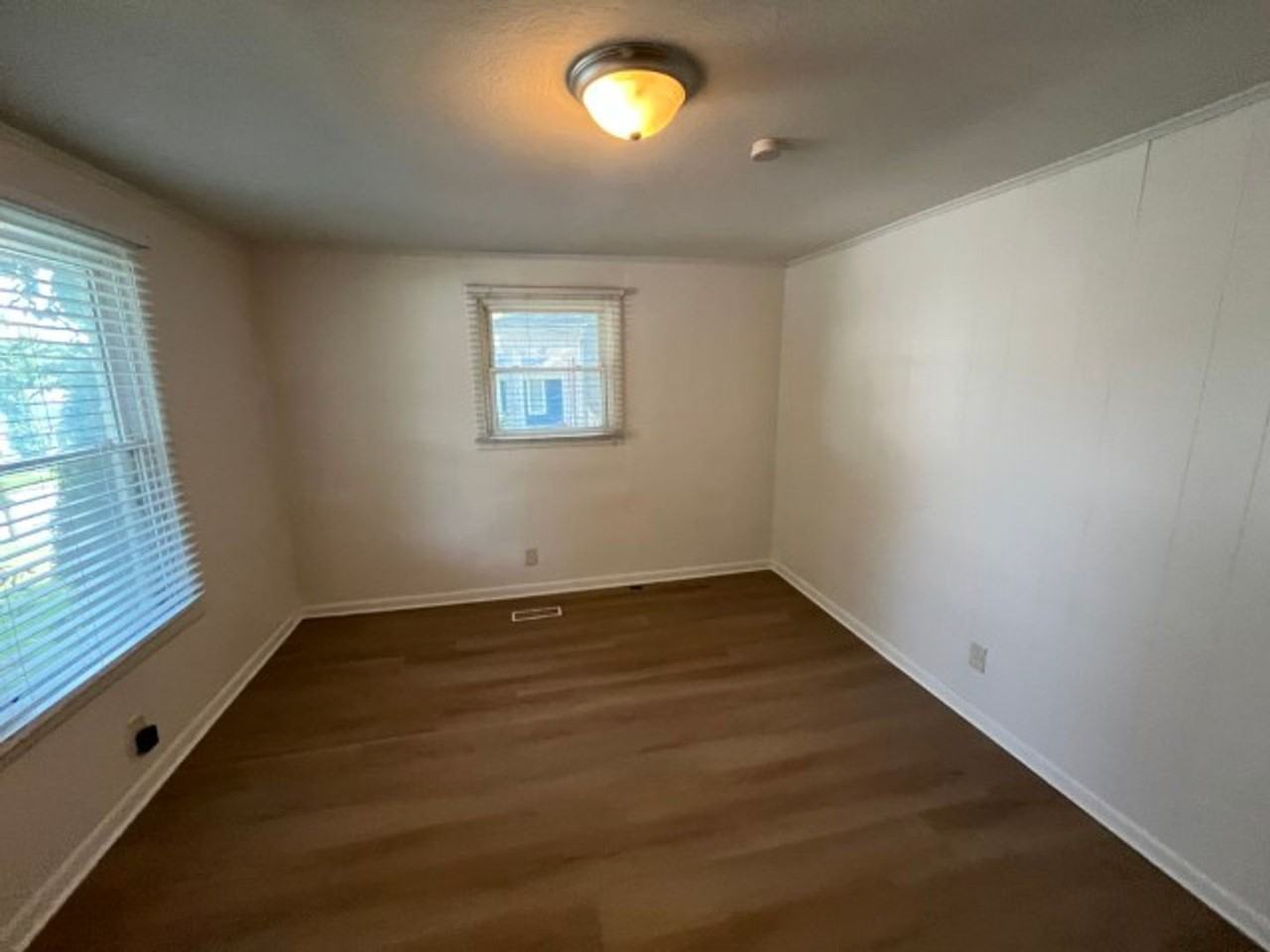 1015 43rd Ave N - Photo 3 of 19