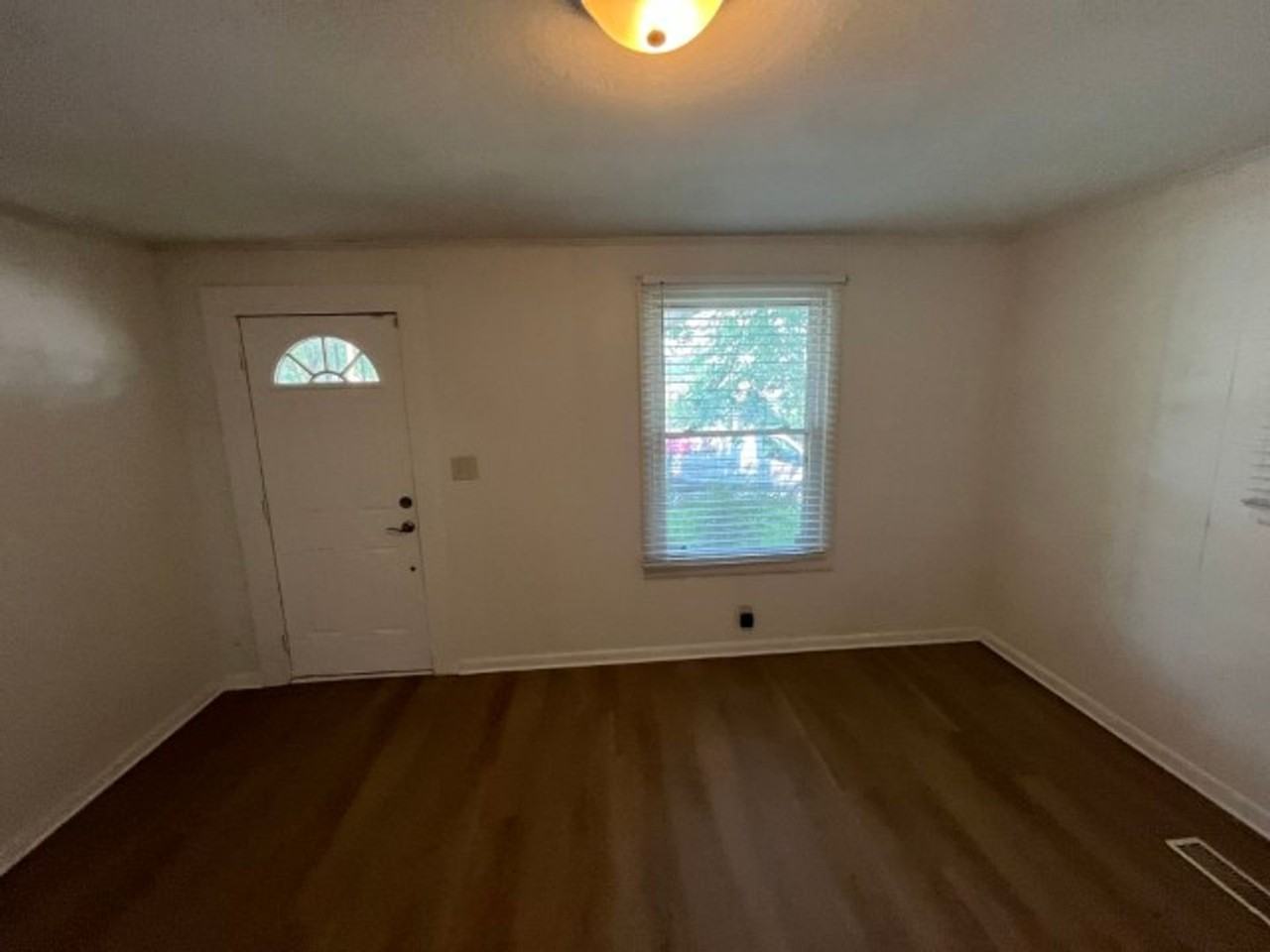 1015 43rd Ave N - Photo 4 of 19