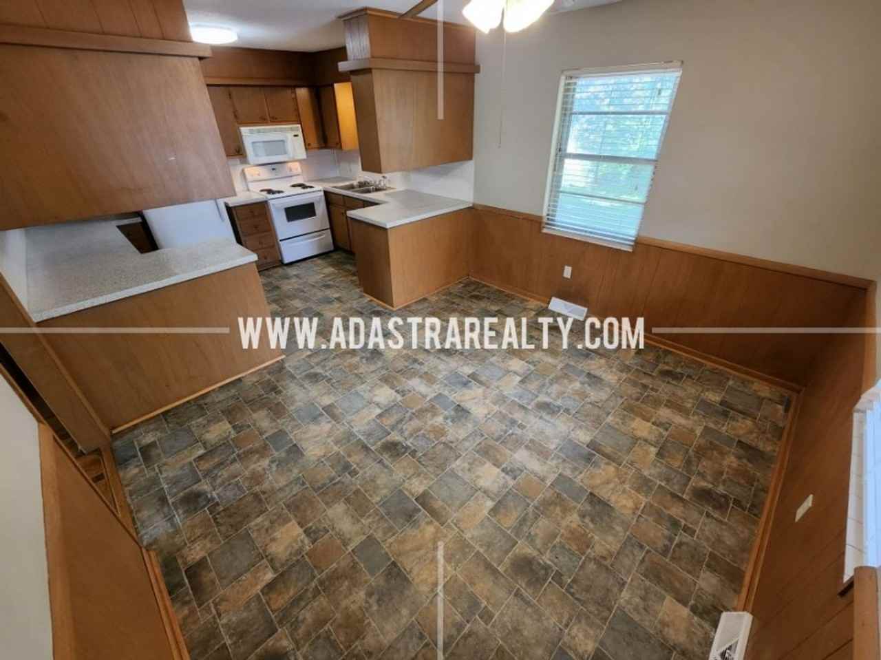 212 Brookside Dr - Photo 3 of 32