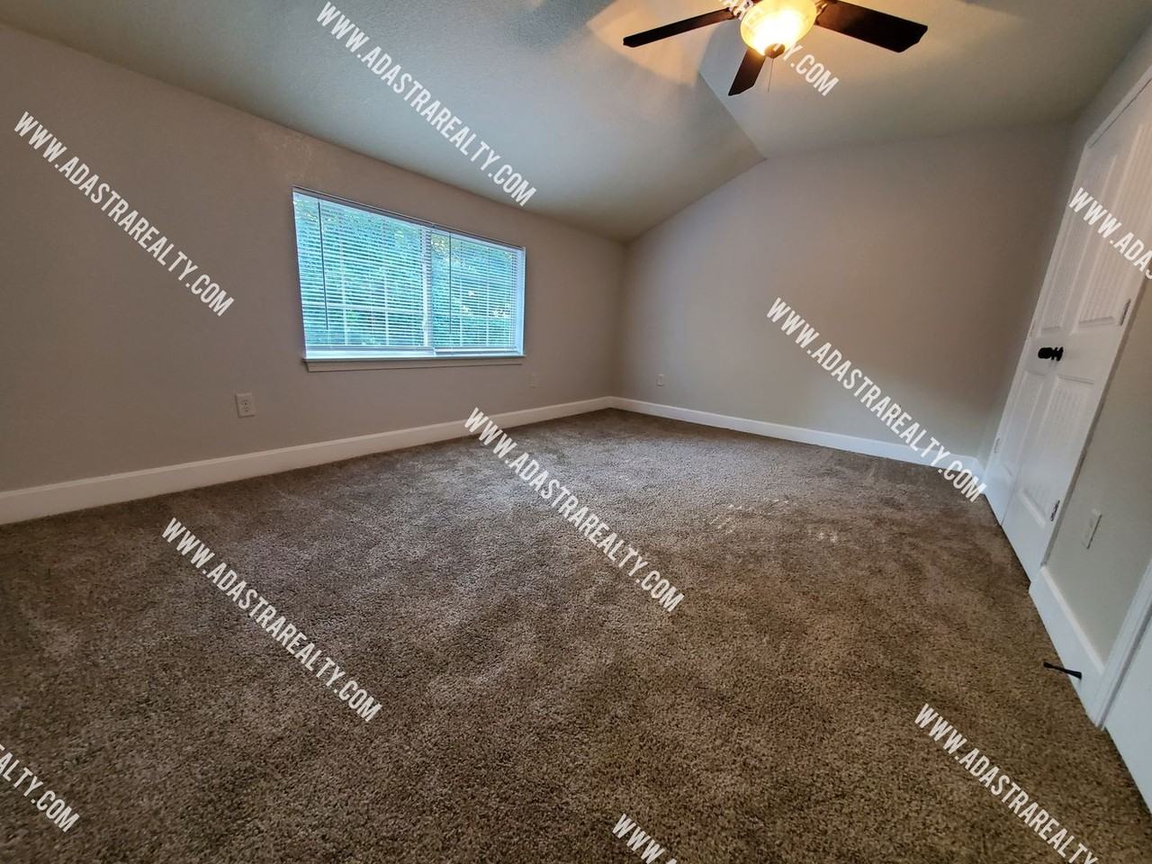 8318 N Spruce Ave - Photo 6 of 18