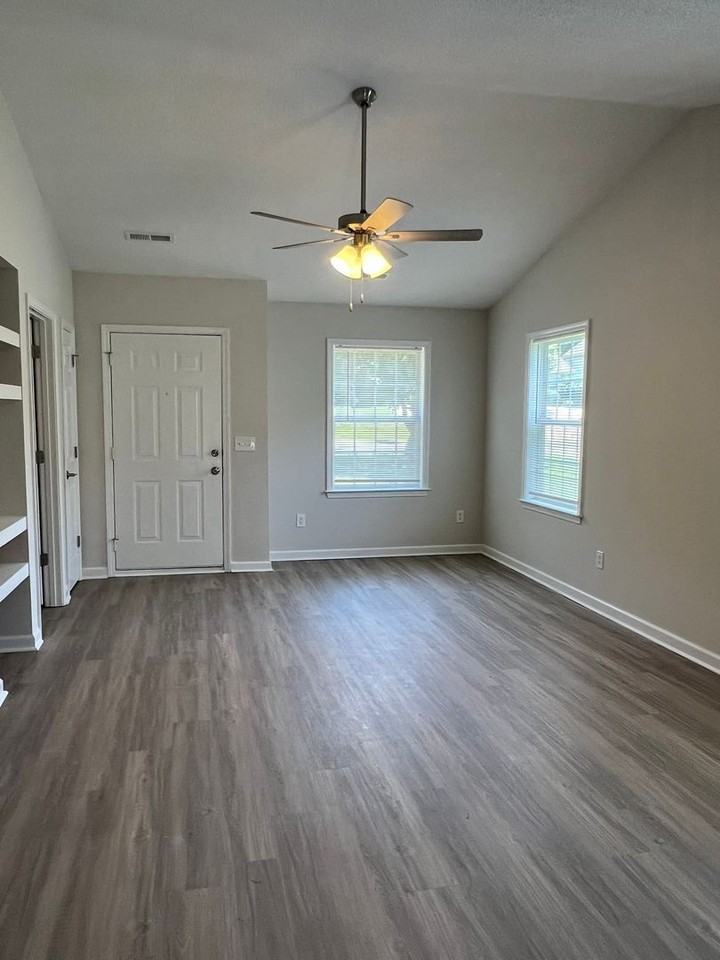 122 Springwood Ln - Photo 4 of 12