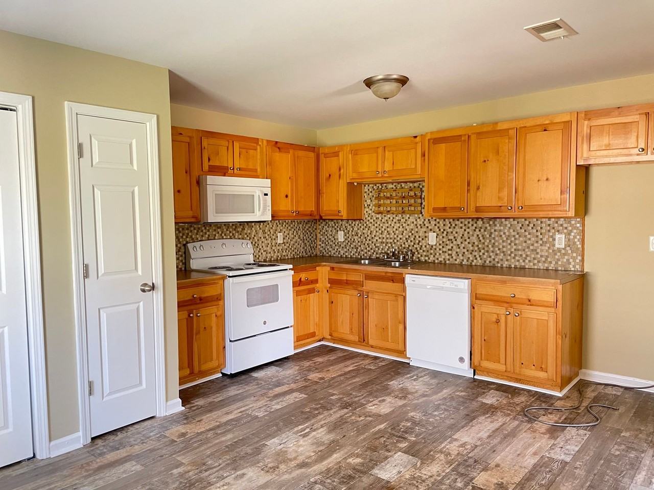 22 William Dr - Photo 4 of 10
