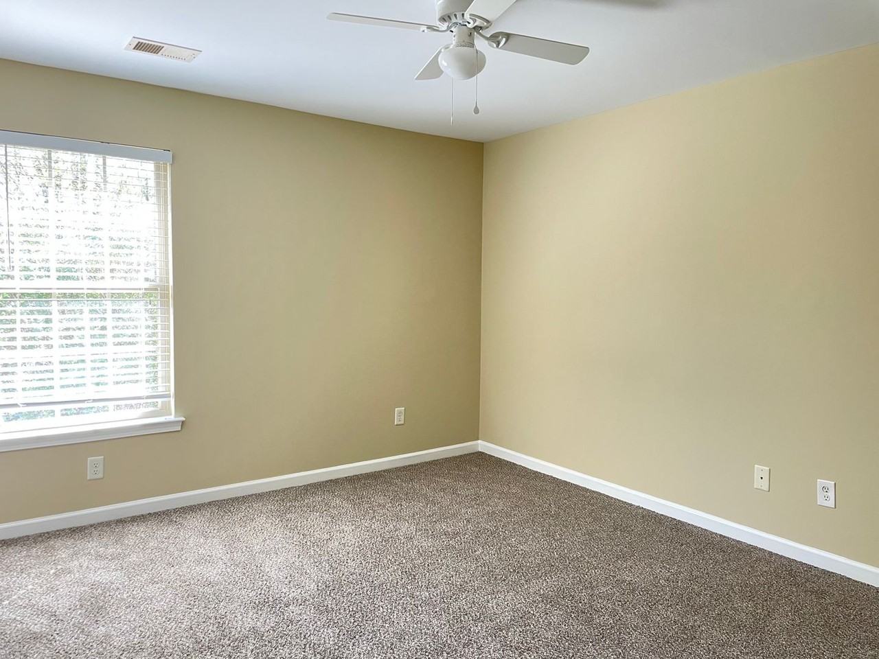 22 William Dr - Photo 7 of 10
