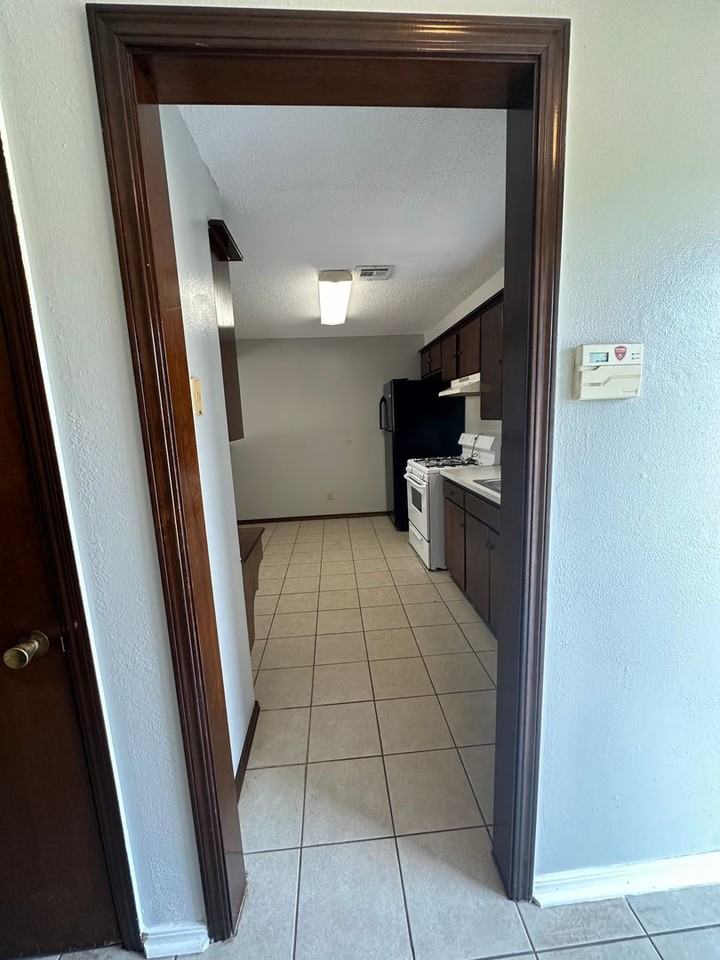 3904 Overland Dr - Photo 4 of 33