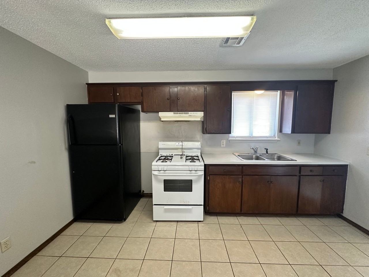 3904 Overland Dr - Photo 6 of 33