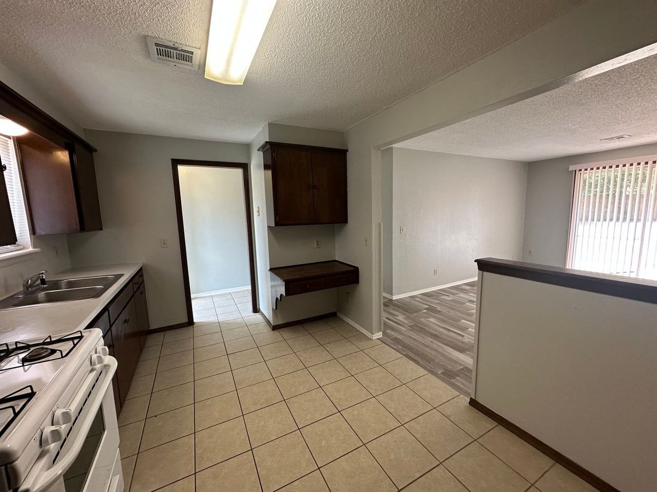 3904 Overland Dr - Photo 7 of 33