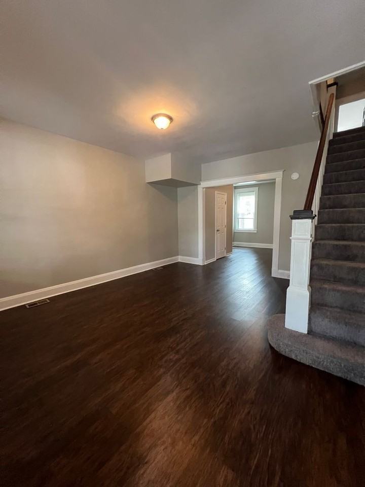 1329 Homestead St - Photo 2 of 20
