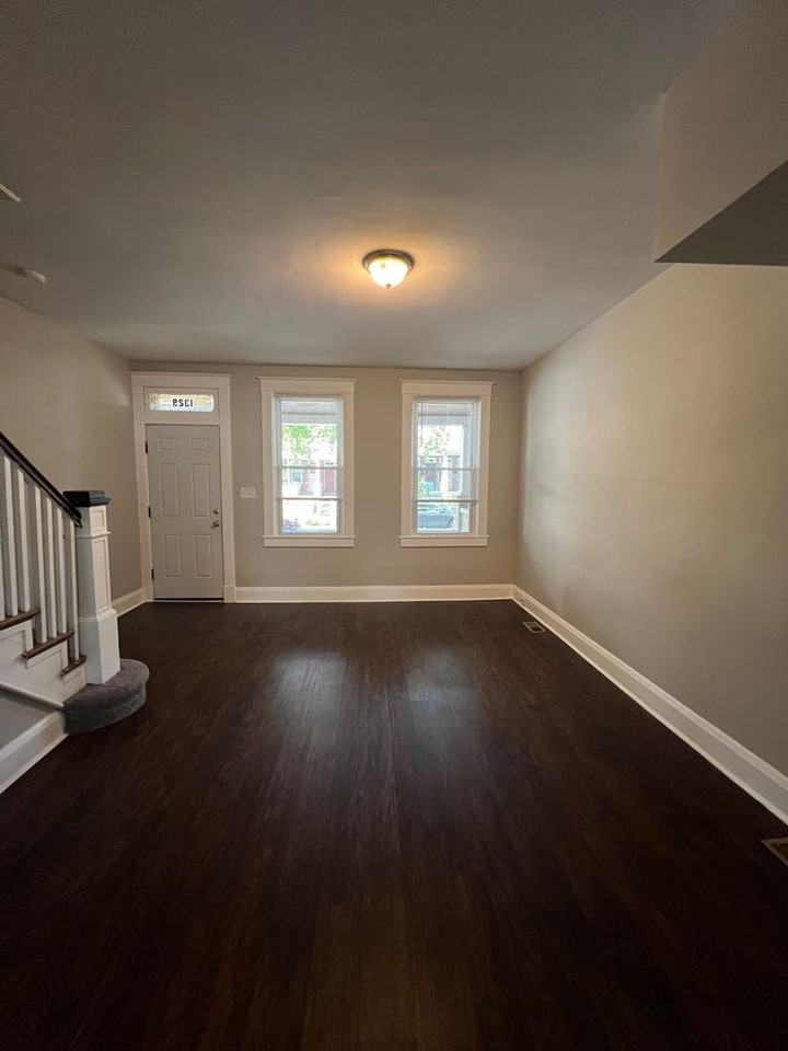 1329 Homestead St - Photo 3 of 20
