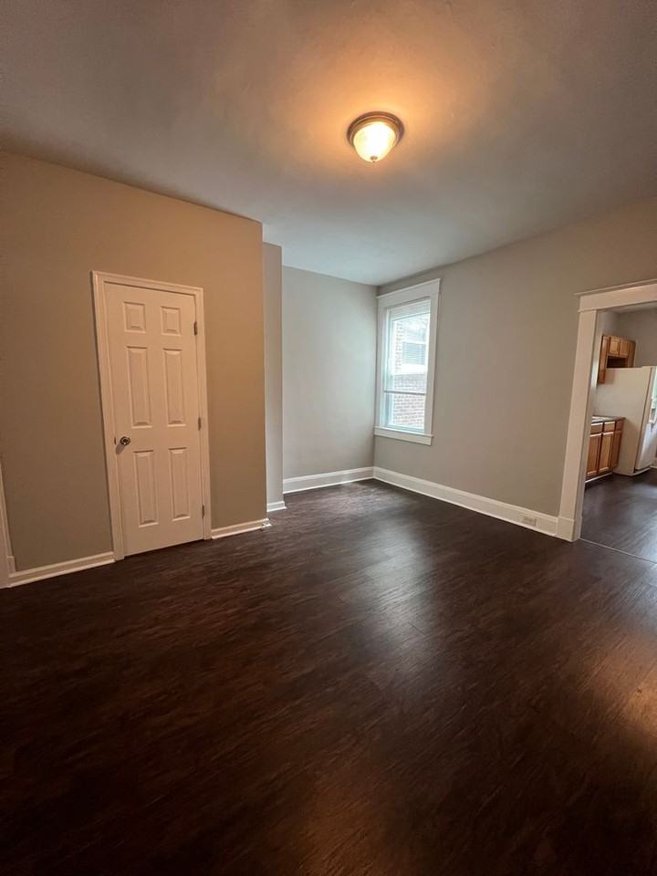 1329 Homestead St - Photo 5 of 20