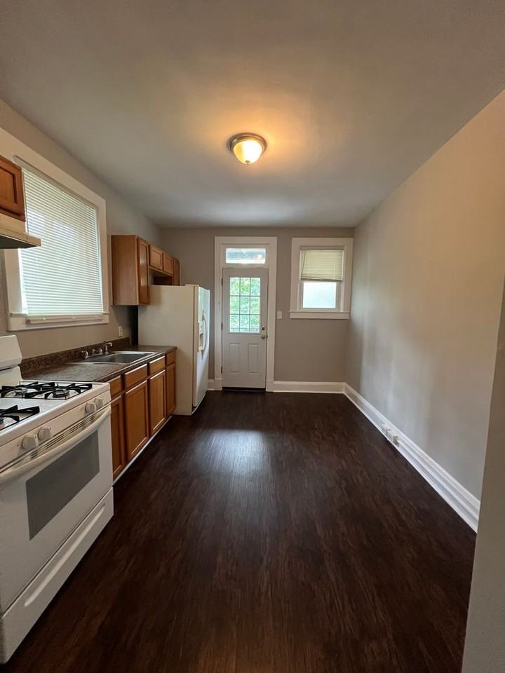 1329 Homestead St - Photo 7 of 20
