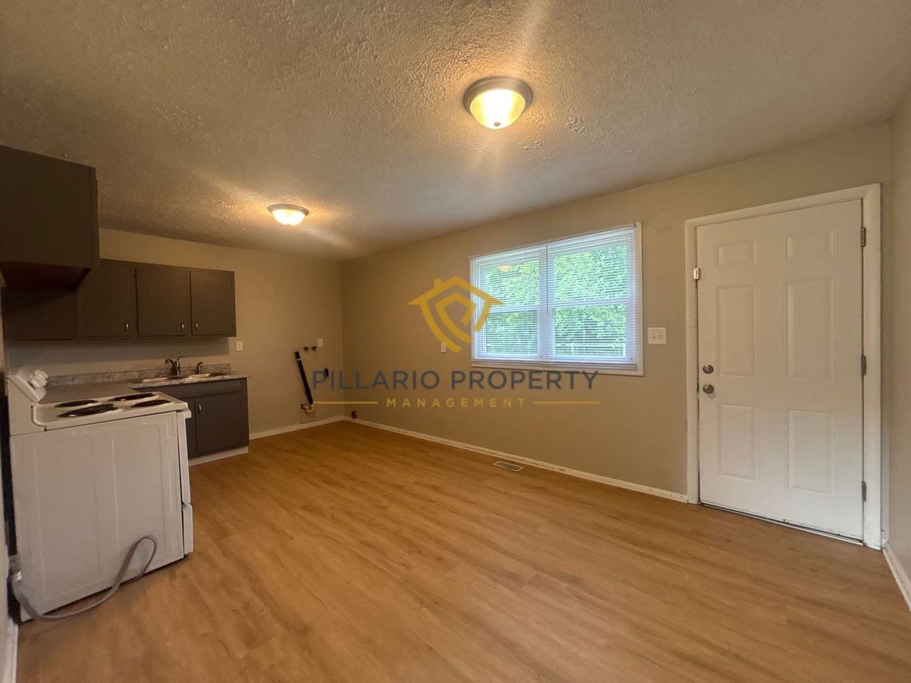 1112 Earhart St - Photo 2 of 17