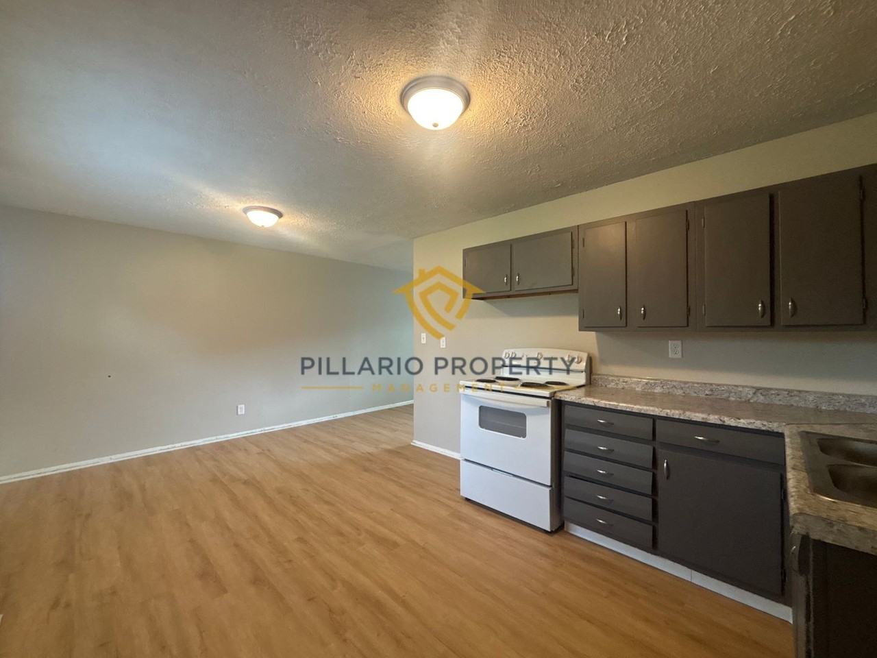 1112 Earhart St - Photo 3 of 17
