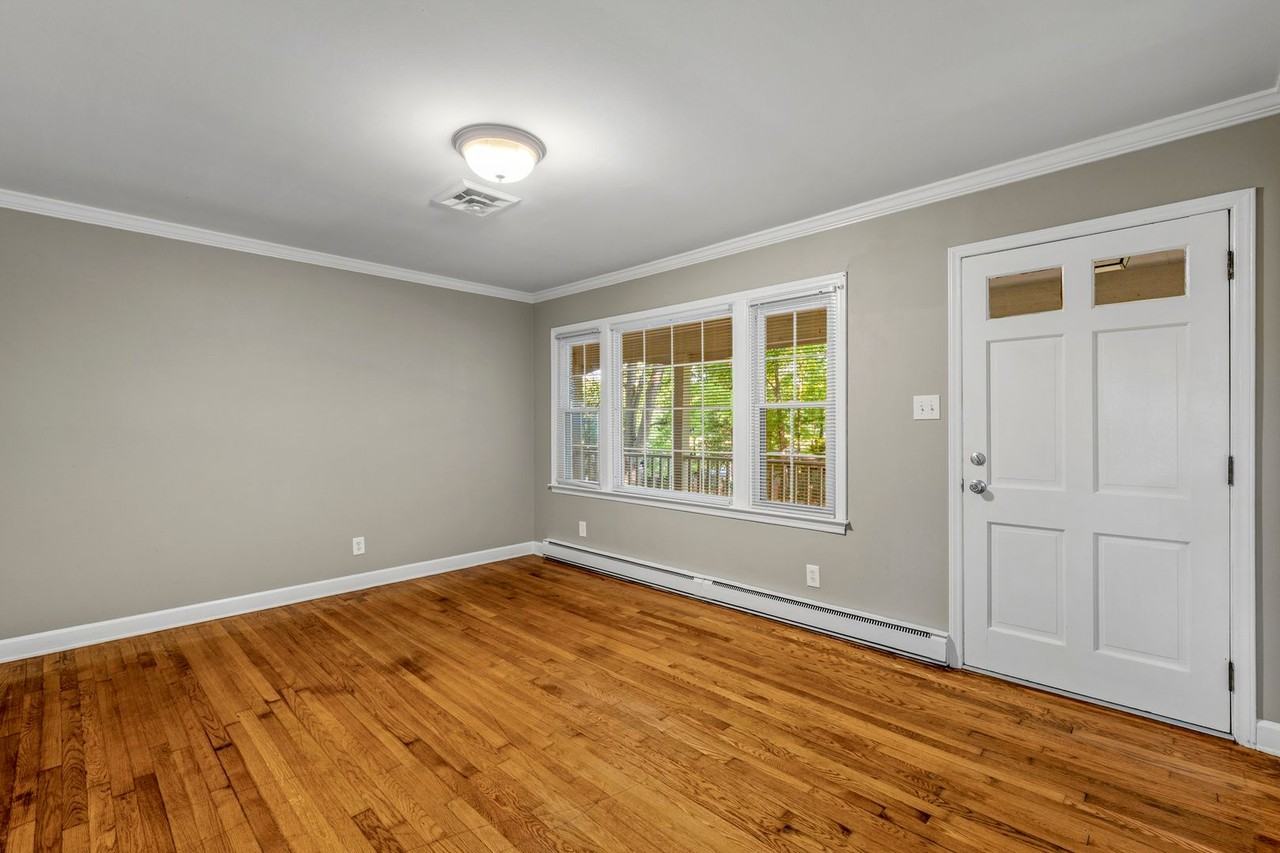 3905 Waterton Rd - Photo 4 of 37
