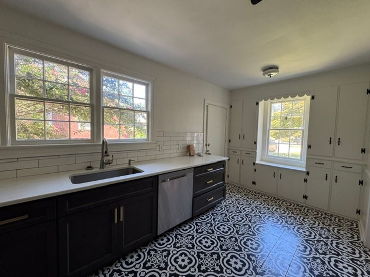 412 College Ave - Photo 6 of 9