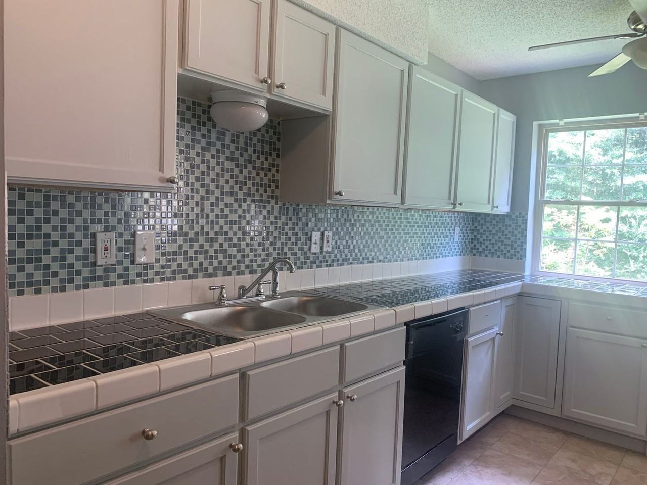 20 Creekdale Dr - Photo 5 of 22