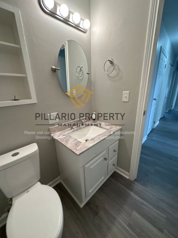 8523 E 42nd St - Photo 5 of 16