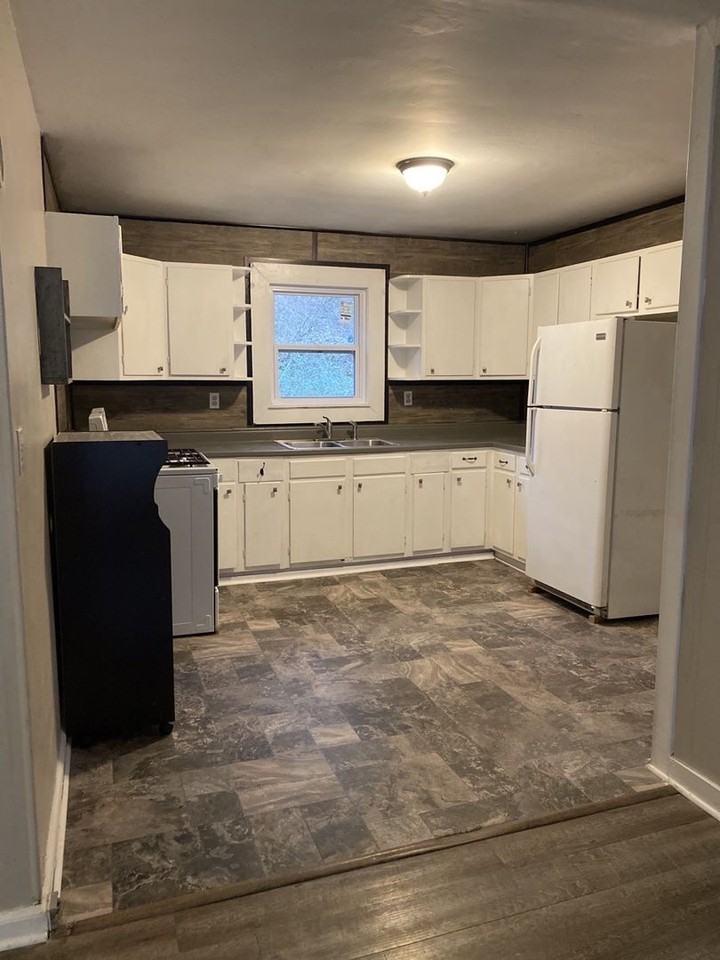 514 Lullwater Rd - Photo 2 of 7
