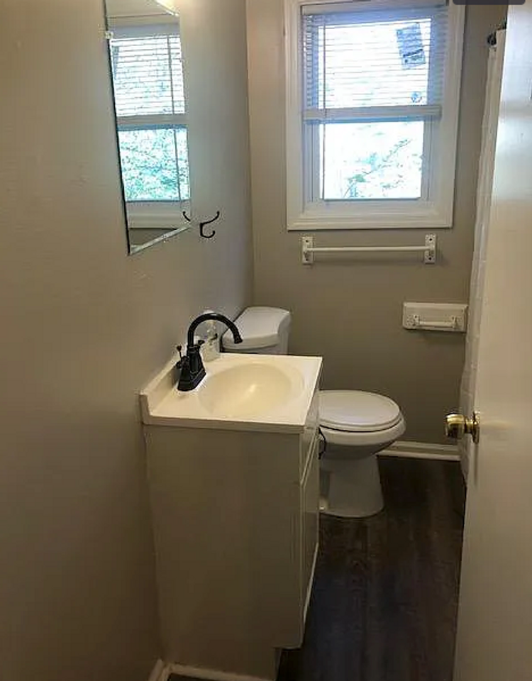 514 Lullwater Rd - Photo 3 of 7