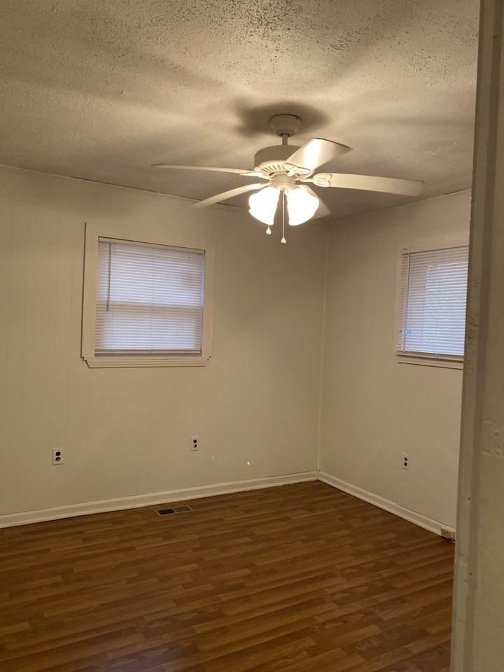 514 Lullwater Rd - Photo 4 of 7