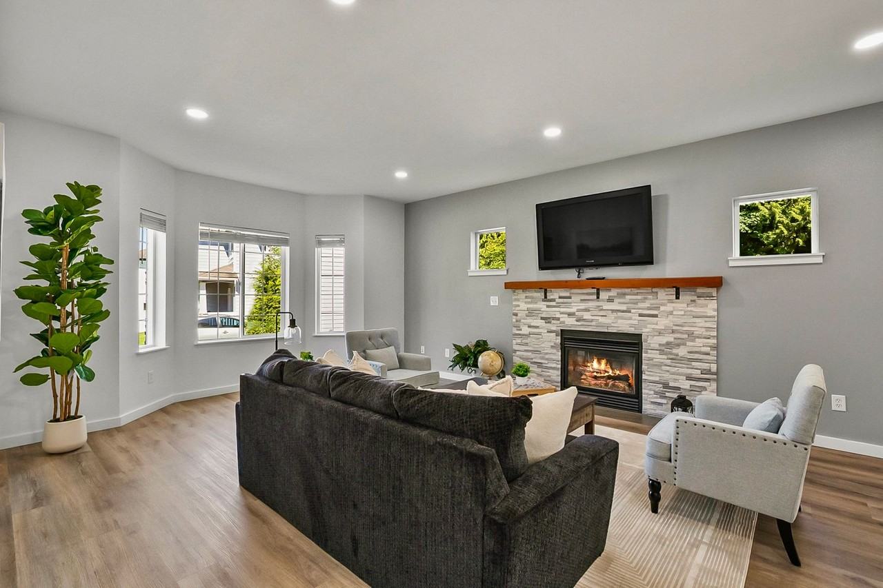 1320 Weaver Way - Photo 4 of 34