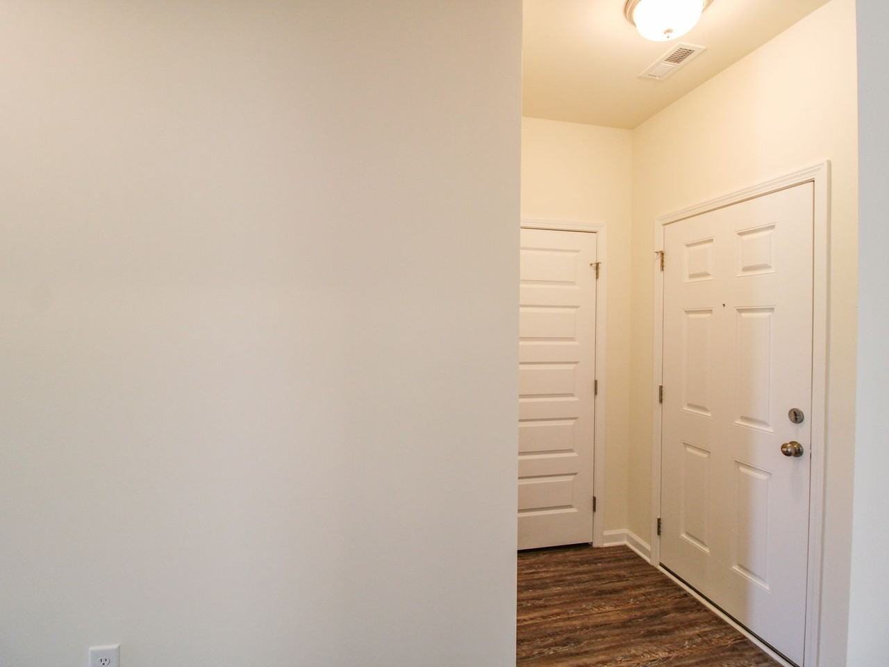 13791 Hill Place Ln - Photo 2 of 31