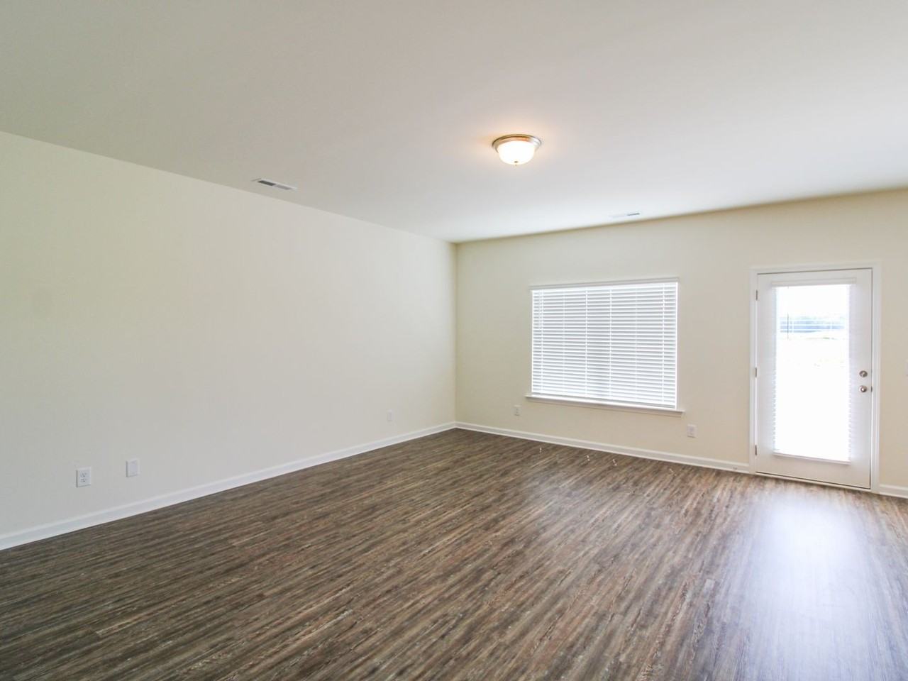 13791 Hill Place Ln - Photo 5 of 31