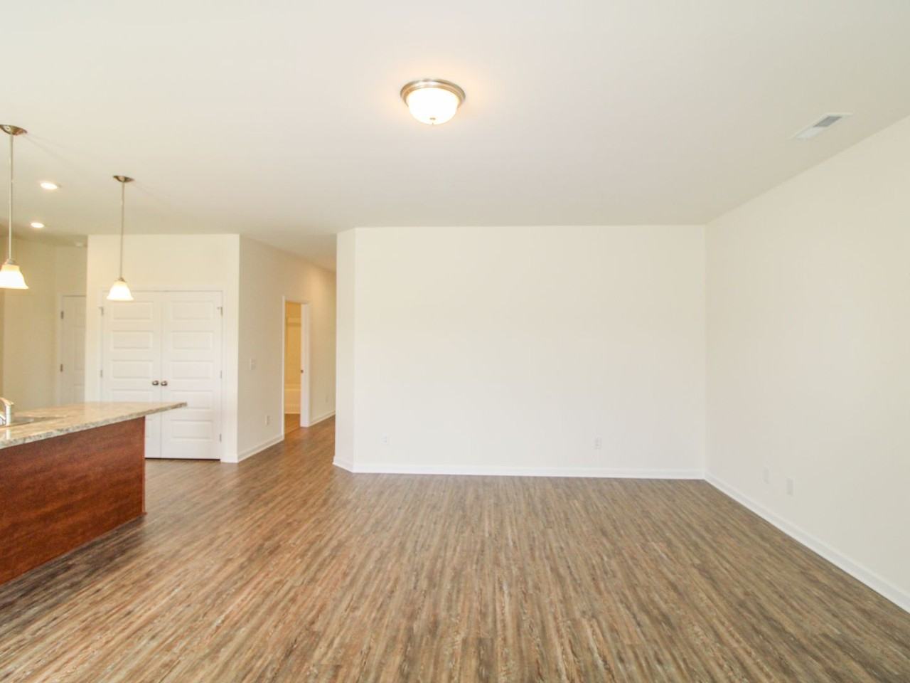13791 Hill Place Ln - Photo 7 of 31