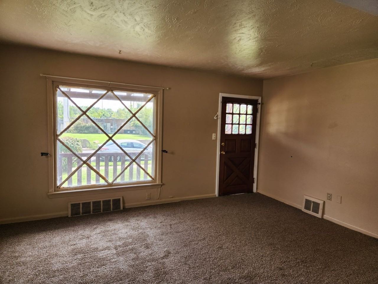 11207 Avon Ave - Photo 2 of 7