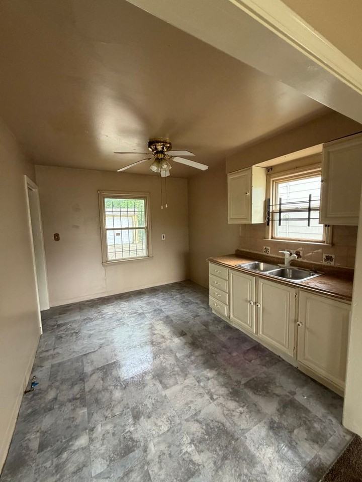 11207 Avon Ave - Photo 4 of 7