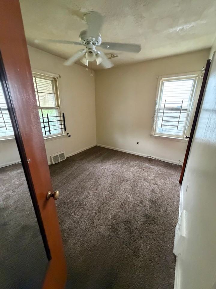 11207 Avon Ave - Photo 6 of 7