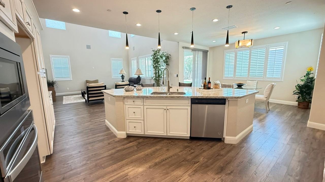 1821 W Corvina Ave - Photo 6 of 31