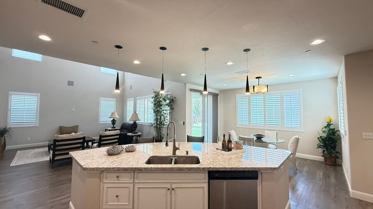 1821 W Corvina Ave - Photo 7 of 31