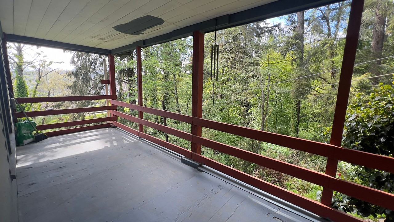 334 Grand Ave - Photo 4 of 21