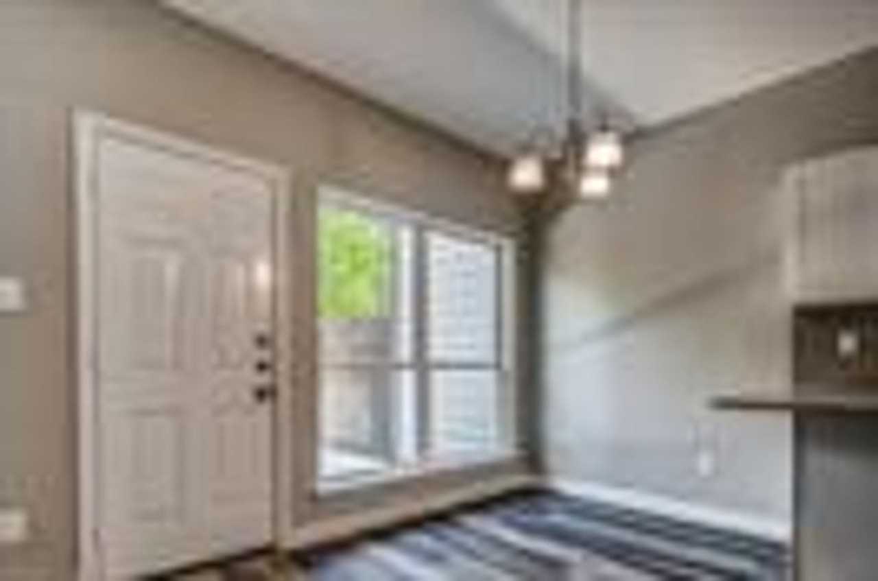 3258 Wexford Dr - Photo 2 of 25