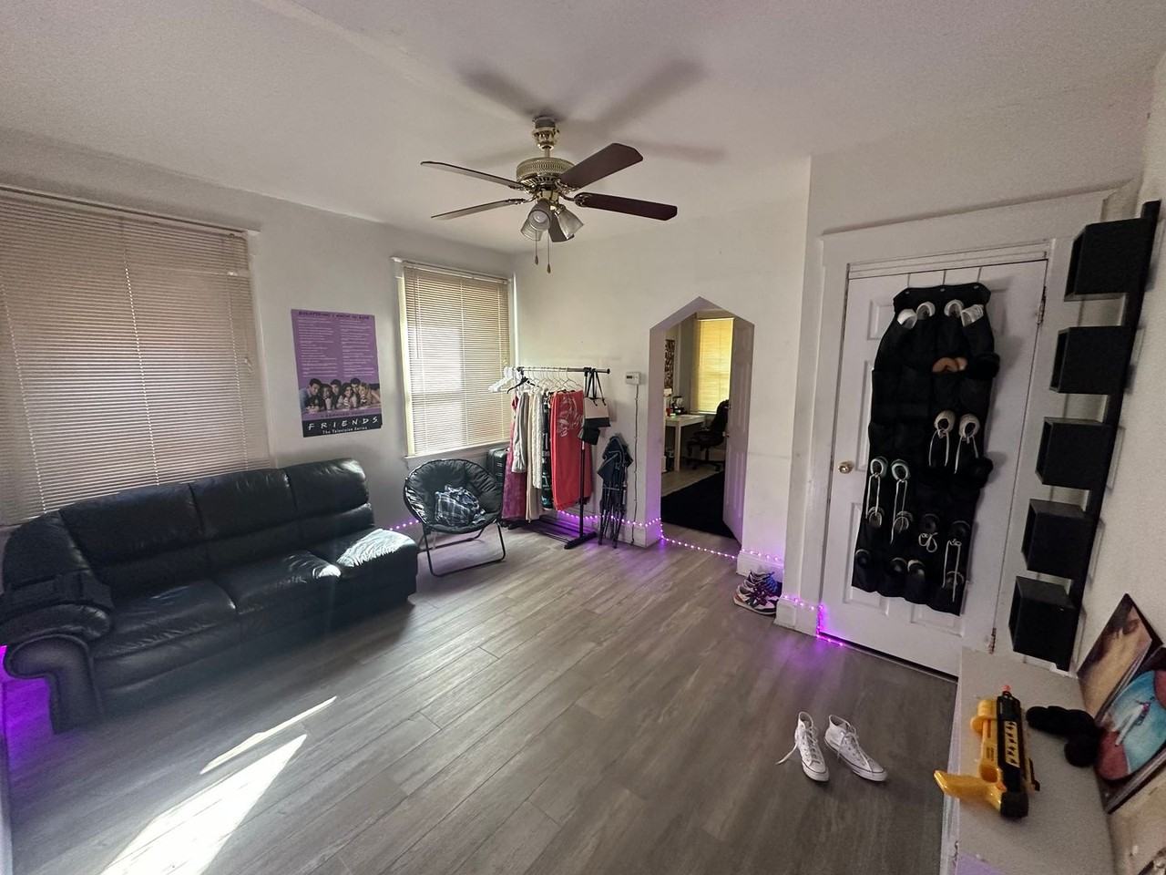 2326 Flora St - Photo 4 of 12