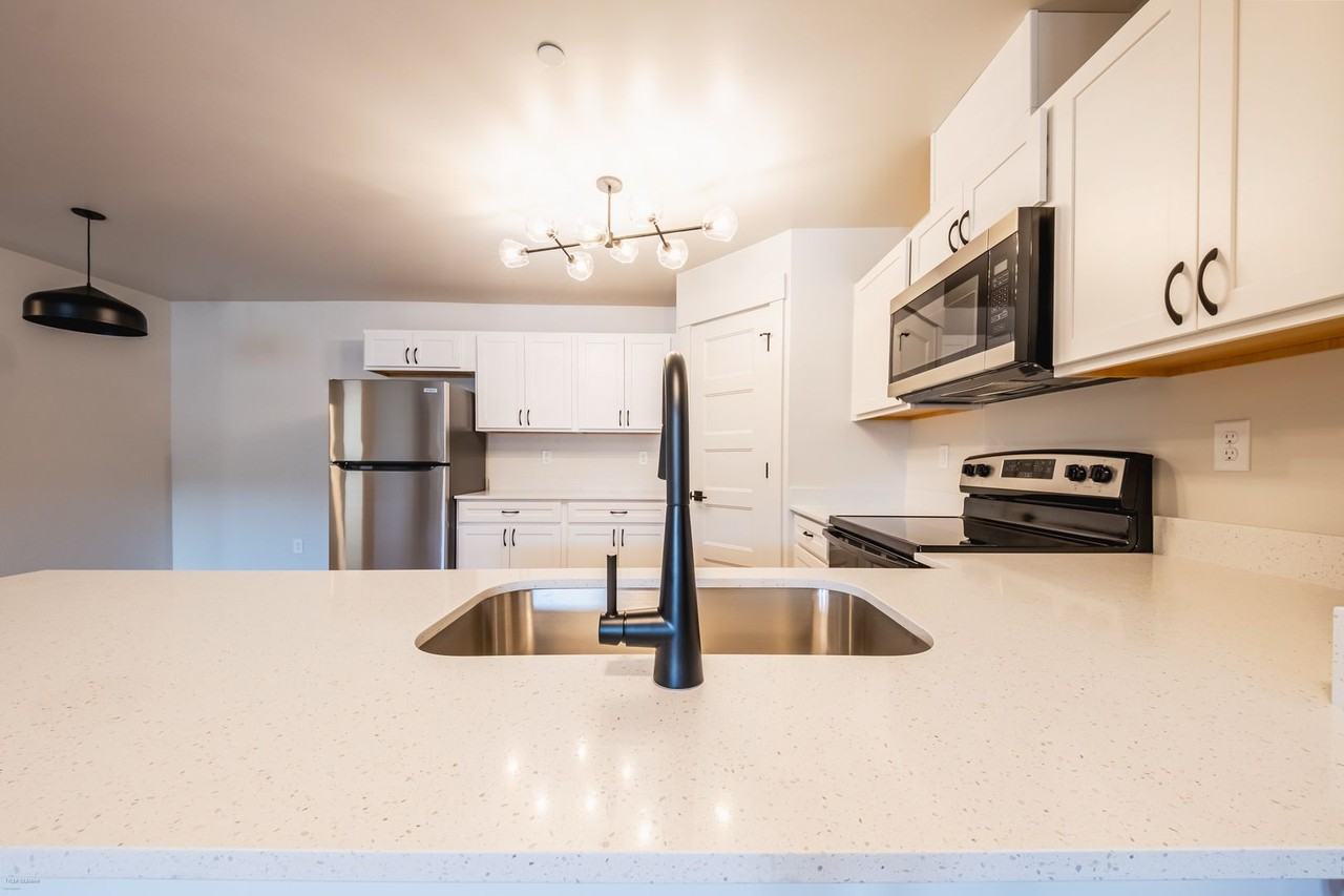 426 Cobalt Dr #304 - Photo 2 of 11