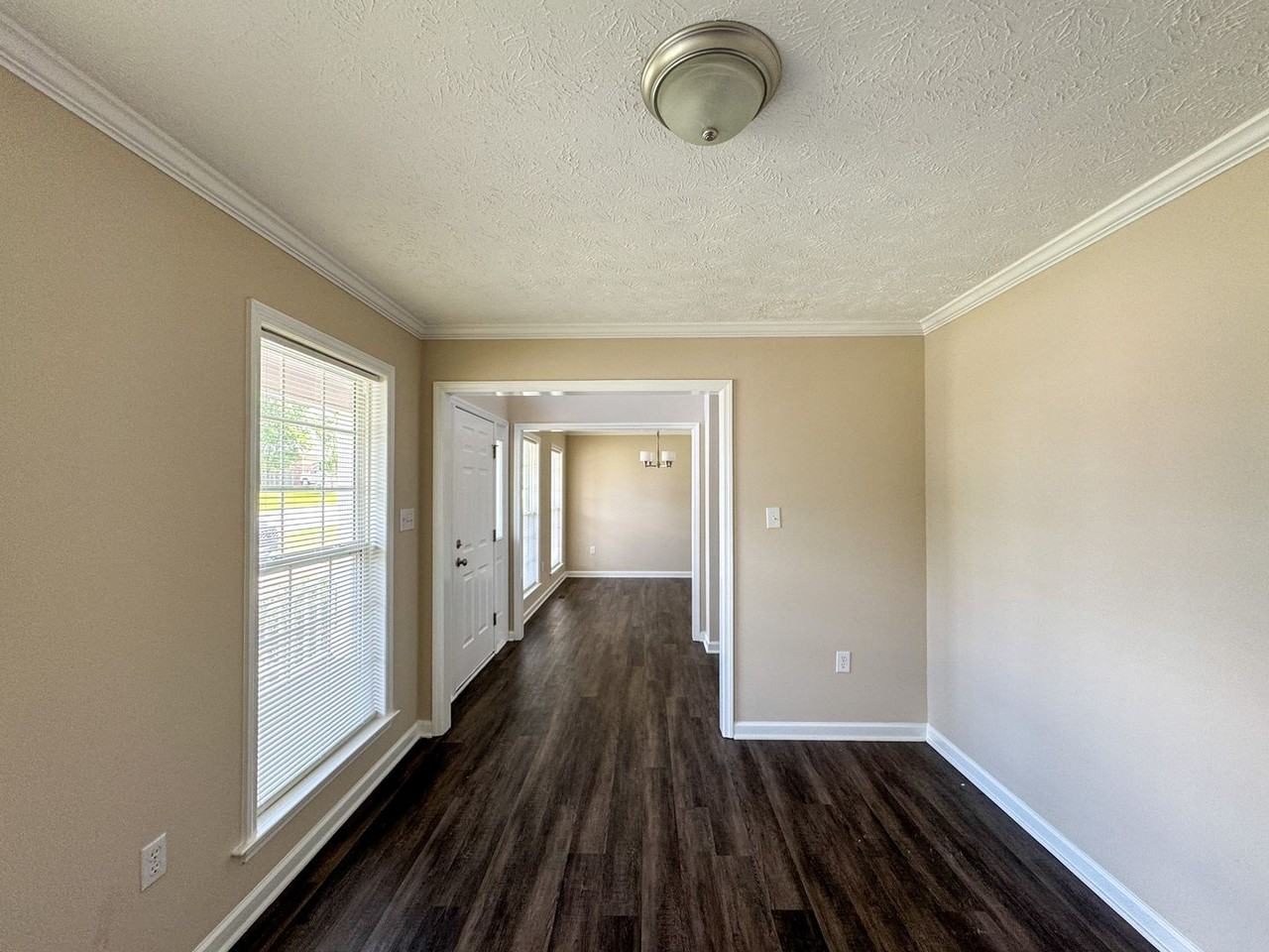 800 Connaly Dr - Photo 5 of 39
