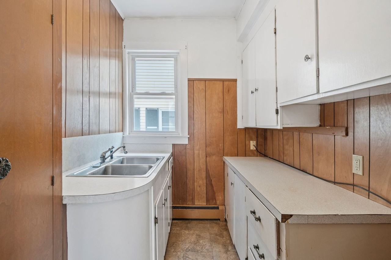 135 Sagamore St - Photo 3 of 45