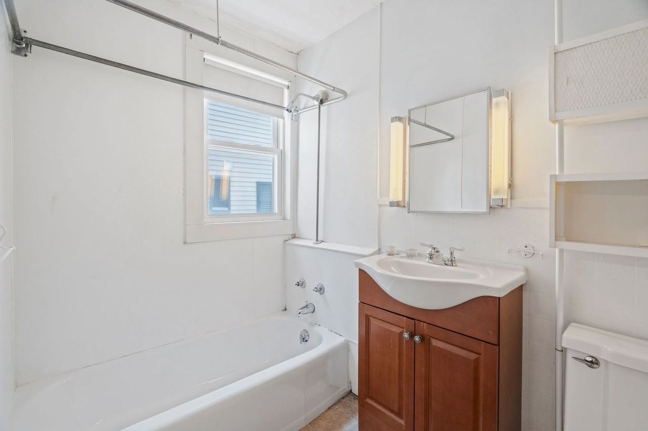 135 Sagamore St - Photo 4 of 45