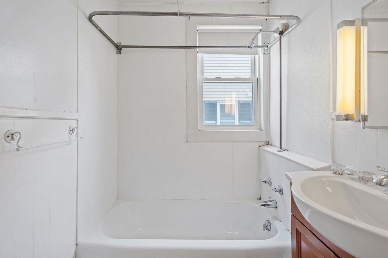 135 Sagamore St - Photo 5 of 45