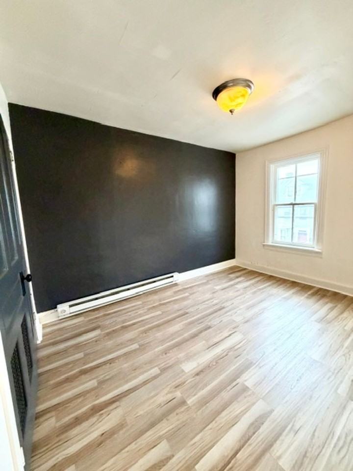 232 E King St #4 - Photo 3 of 12