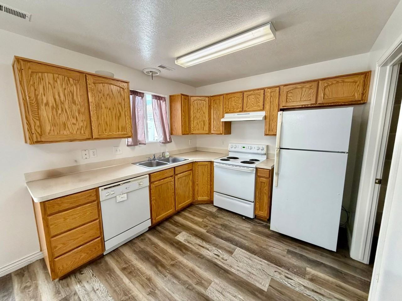 Niche Properties - Photo 2 of 18