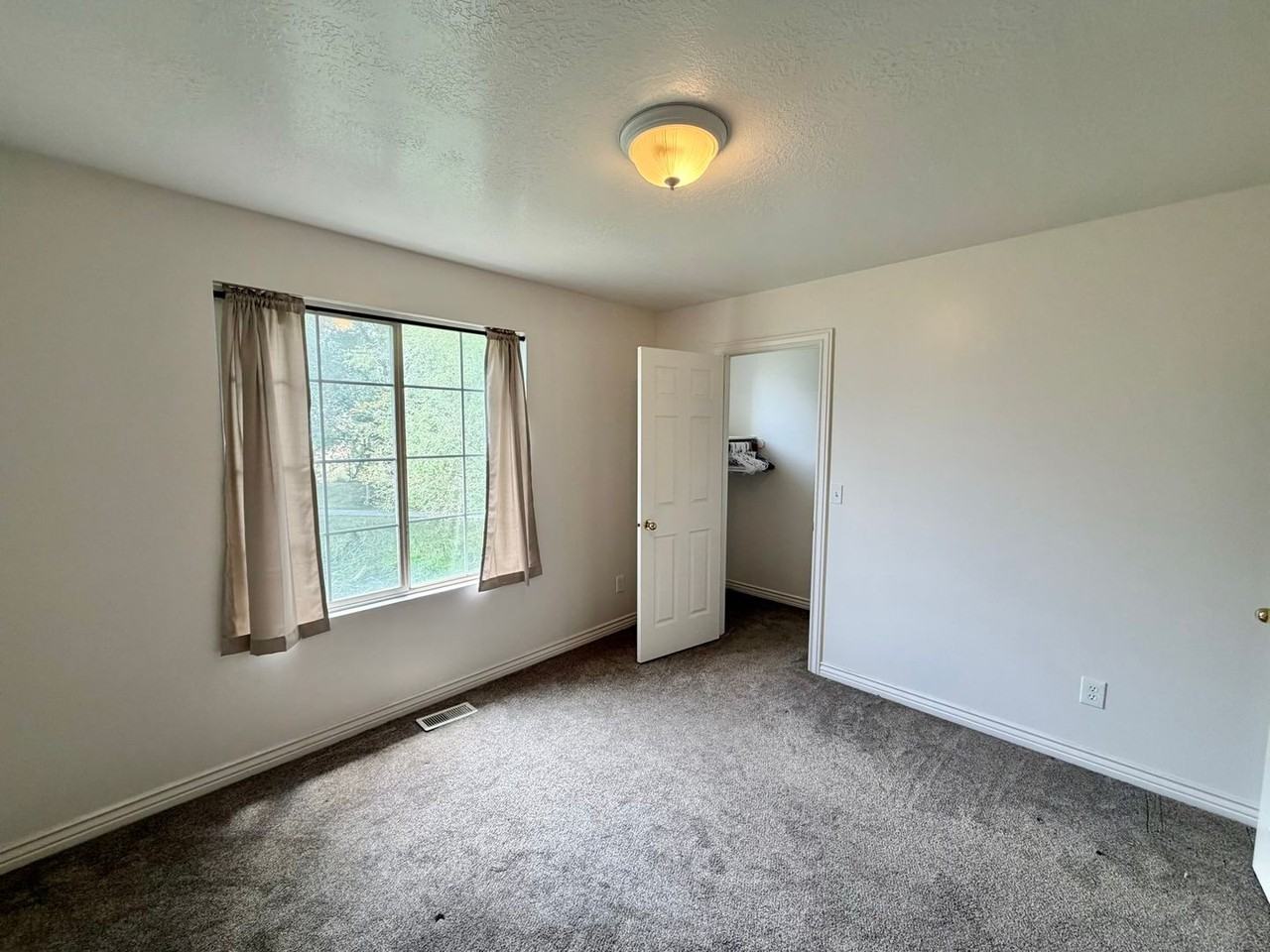 Niche Properties - Photo 5 of 18